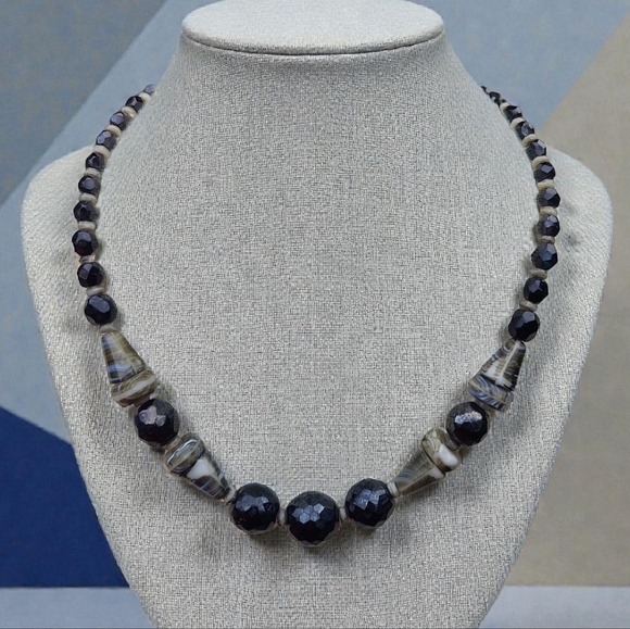 Antique Jewelry - Antique Agate Necklace